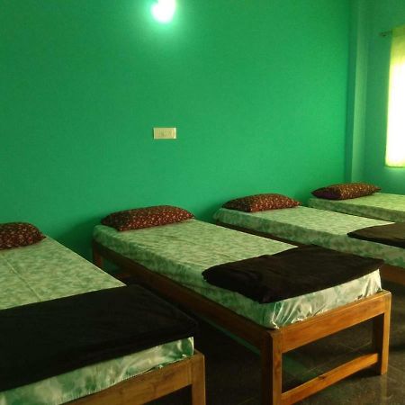 M G Cottage & Dormitory Gokarna  Esterno foto