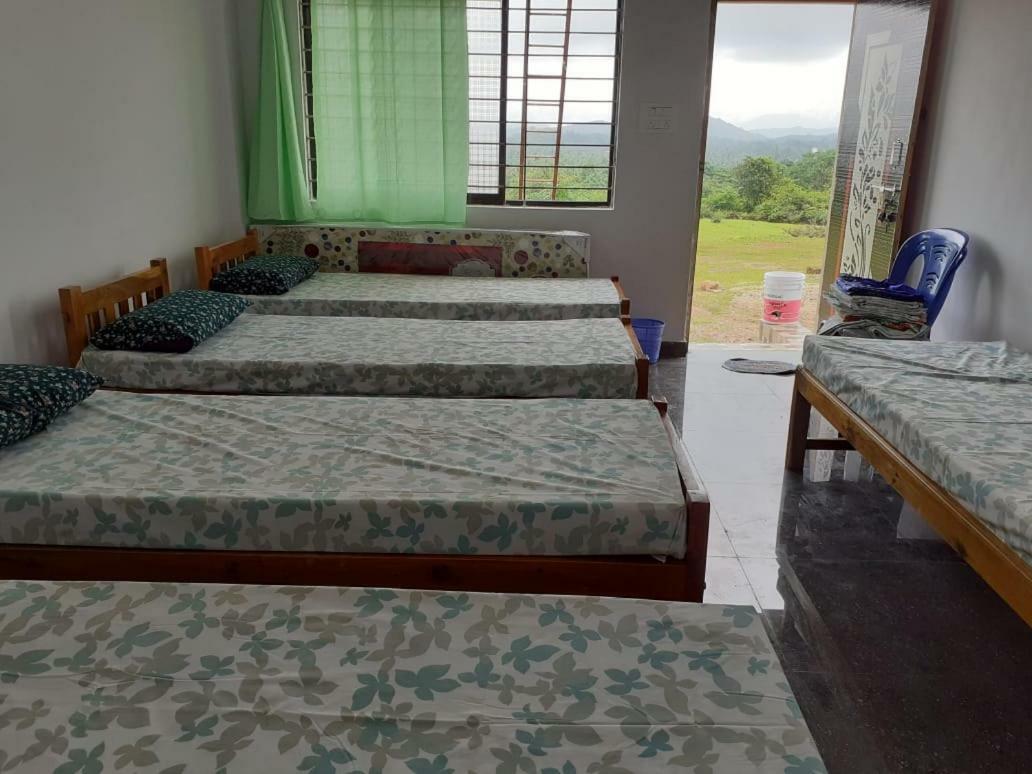 M G Cottage & Dormitory Gokarna  Esterno foto