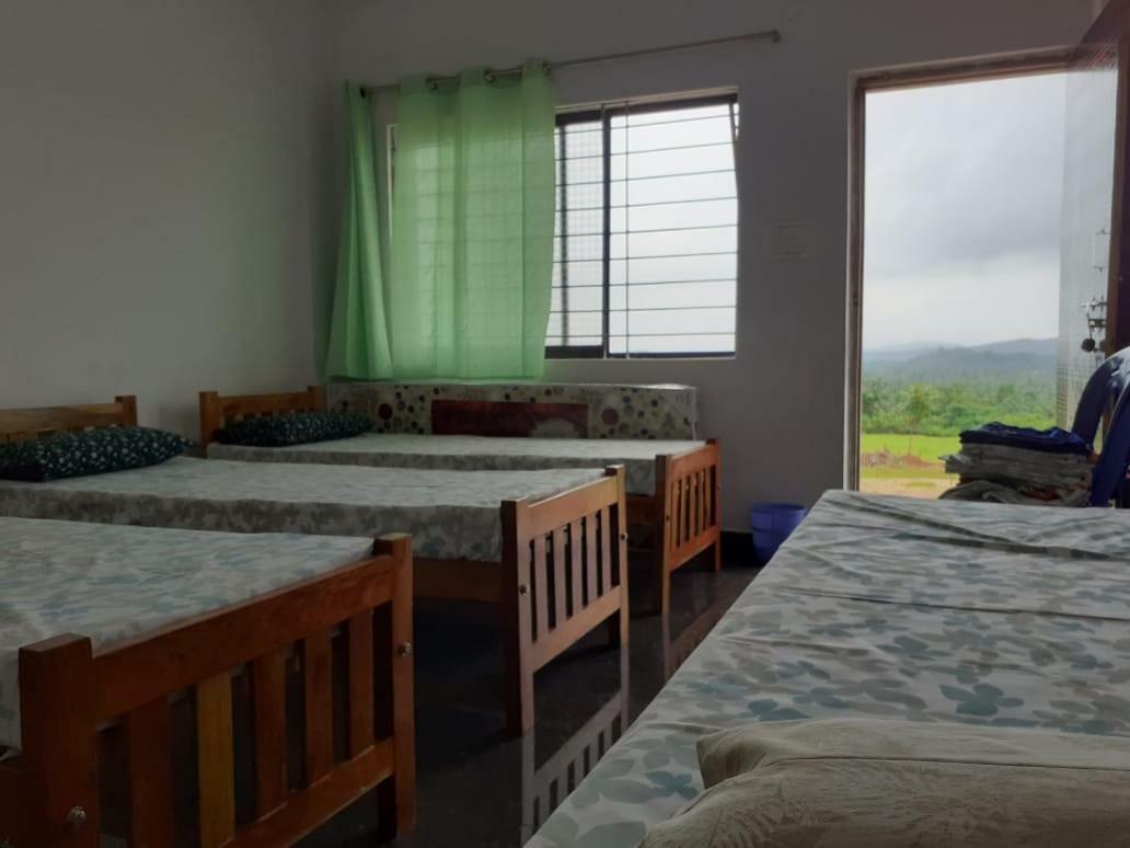 M G Cottage & Dormitory Gokarna  Esterno foto