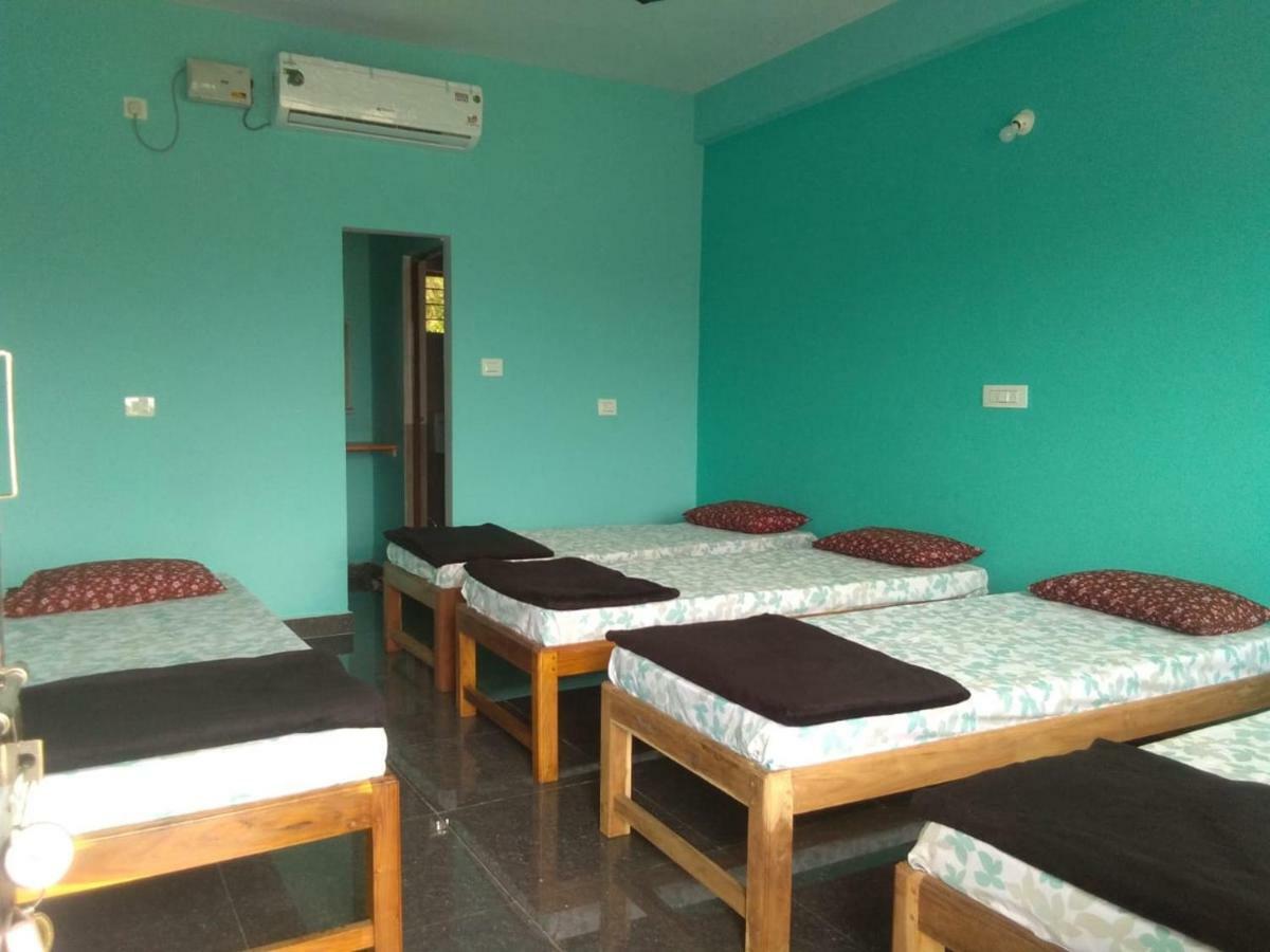 M G Cottage & Dormitory Gokarna  Esterno foto
